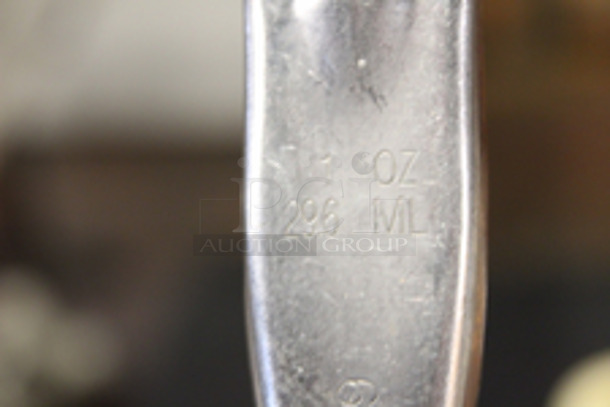 Vollrath 64221 Stainless Steel Heavy-Duty One-Piece 1 Oz. Perforated Oval Spoodle with Black Handle
Length: 12-1/2" x Diameter: 2-5/16"
3x Your Bid - Image 2 of 3