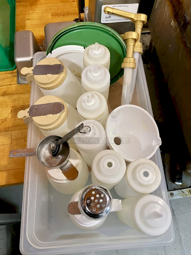 HUGE LOT! 24oz Squeeze Bottles, Syrup Dispensers, Pumps, Lids and Ingredient Bin, Measuring Spoons, Funnel. 20x Your Bid - Image 4 of 6