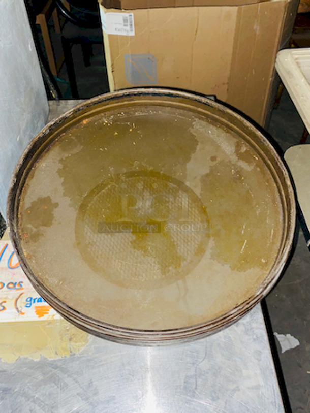 VARIETY LOT! Steel Service Station With Storage, Microwave and Pizza Pans.  - Image 5 of 7