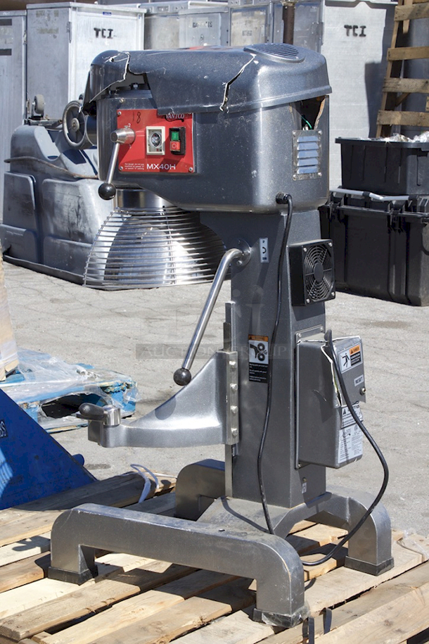 BRAND NEW SCRATCH & DENT! Avantco MX40H 40 Qt. Planetary Floor Mixer 240v, 2HP - Image 7 of 9