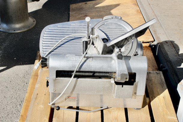 AWESOME! Hobart 1712R Roast Beef Slicer, 11-3/4" Blade.  Volts 115, Hz 60, Ph 1, Amp 6.2, HP 1/3, RPM 1725. 26"x17x28 - Image 3 of 6