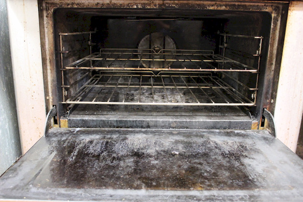 Southbend 4361A 36" 6 Burner Gas Range w/ Convection Oven, Natural Gas 230,000 BTU. 120v/1ph/60Hz/6.2Amp. In Working Order. 36.5 in. W x 42.13 in. D x 59.5 in. H - Image 3 of 6