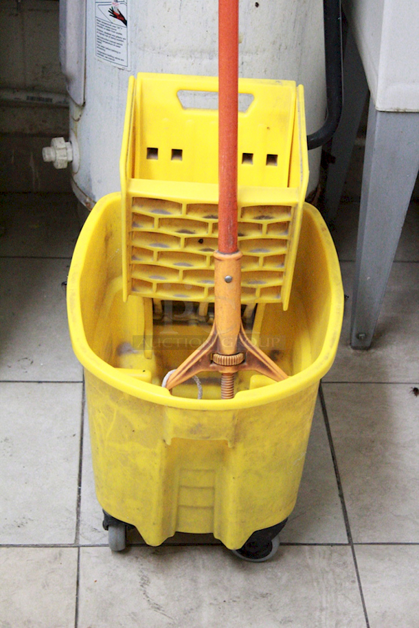 Mop & Bucket - Image 3 of 6