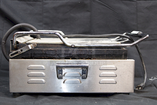 TOP OF THE LINE! Waring WFG275 Tostato Supremo Smooth Top & Bottom Sandwich Toasting Grill - 14" x 14" Cooking Surface - 120V, 1800W. 22”x18-1/2”x10” - Image 9 of 10