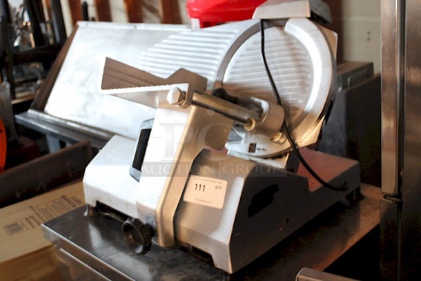 DO NOT PASS THIS BY! Univex 7512 Manual Meat & Cheese Slicer w/ 12" Blade In OUTSTANDINGLY GOOD CONDITION!! Belt Driven, Aluminum, 1/2 hp, WORKING! 120v/20hz/1phase 25"x21-1/2x20-3/4 87lbs - Image 2 of 6