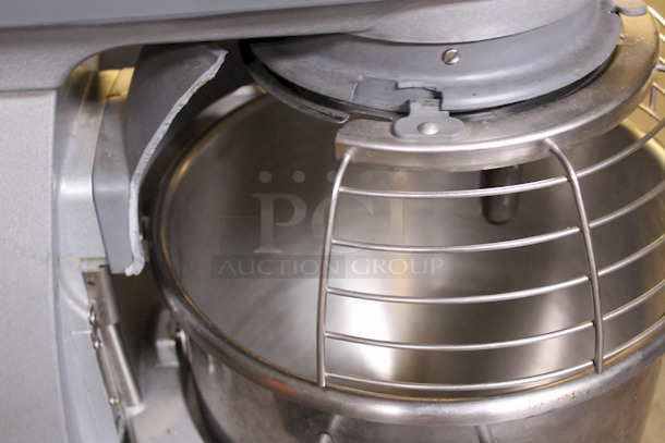 Hobart Legacy H20 20qt Mixer, 120 Volt. Includes (2) Attachments.  19 1/8x23 1/2x29.
Turns on But Doesn't Switch Gears.  - Image 4 of 9