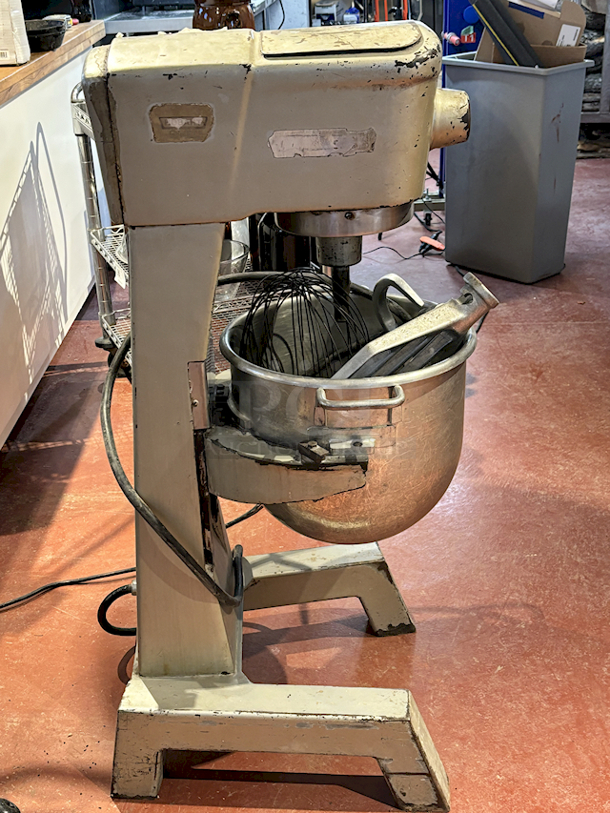 PERFECT SIZE! Hobart D-300 30qt Planetary Mixer With 30qt: Bowl, Paddle, Wire Whip and Dough Hook. 3 Gears, Manual Bowl Lift, 115v 1ph - Image 3 of 12
