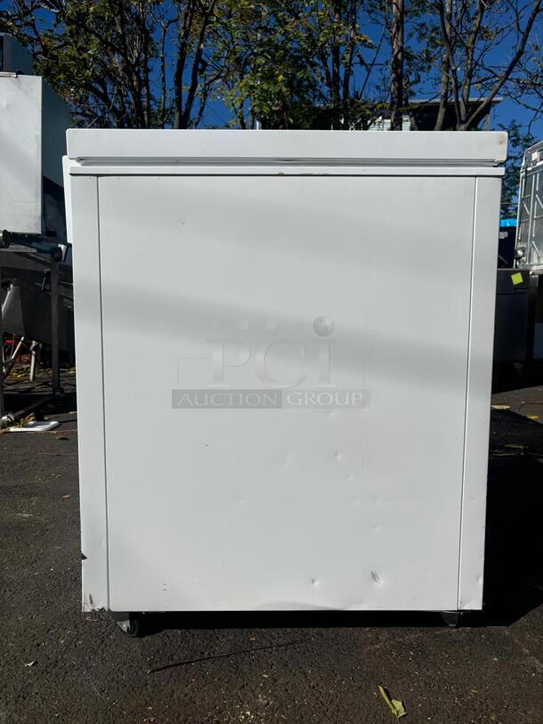 15 Cu. Ft. Chest Deep Freezer FFCL1542AW
 - Image 5 of 6