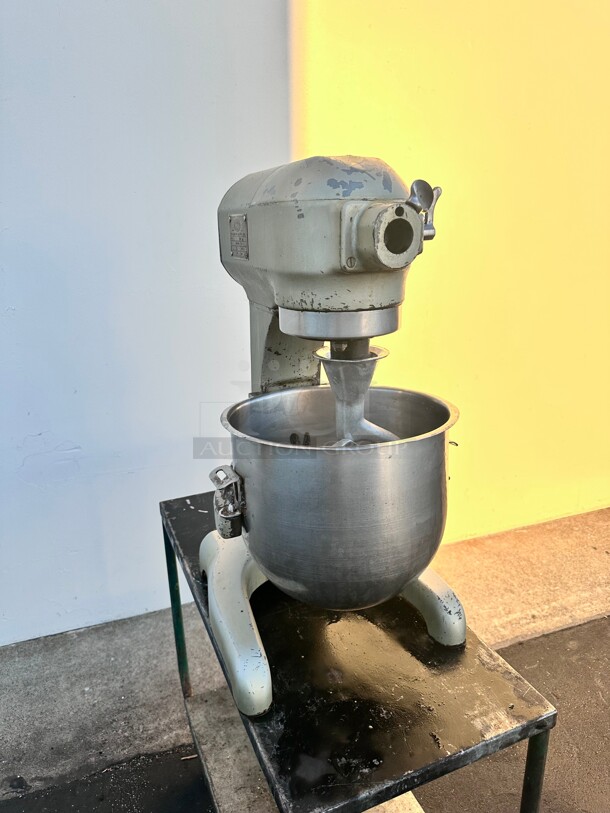 Certified Working Hobart A200 20 Qt Dough Mixer 115 Volt With Attachments - Image 1 of 5