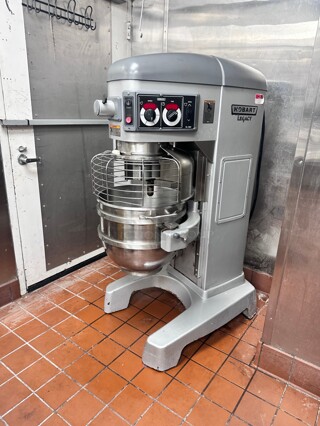 New Hobart HL662 Legacy+ 60 qt Planetary Mixer - Floor Model, 2.7 hp, 380v/3ph Tested and Working