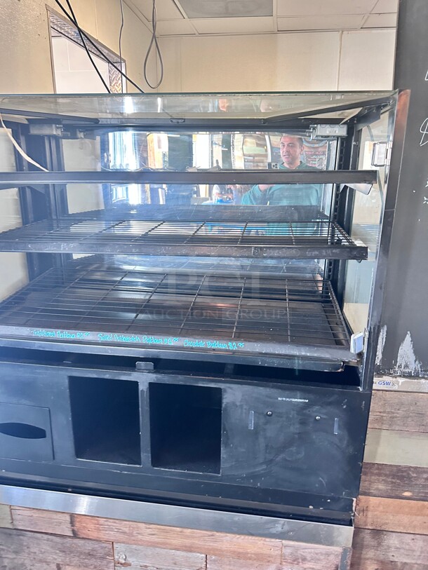 FFR DSI Marco 48 inch Self Service Dry Bakery Case Vented Light Donut Pastry Bread 115 Volt - Image 4 of 8