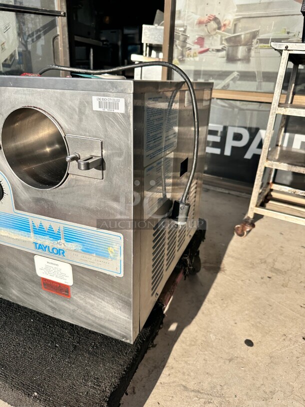 Taylor Model: 103-12 Batch Ice Cream / Sorbet / Gelato Freezer Machine, 115v, 3Qt "Missing Parts" Tested and Working - Image 2 of 9