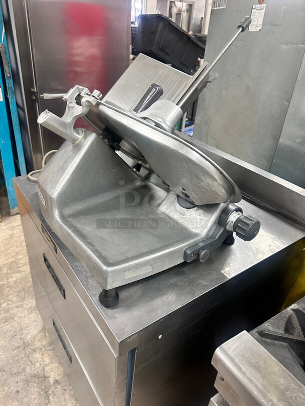 Excellent Condition  Hobart 2612 Commercial Manual Deli Meat Slicer 12" 115 Volt Tested and Working - Image 3 of 6