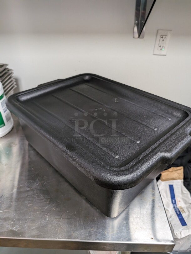 Like New Cambro  15 qt Square Food Storage Container - CamSquare®, Black