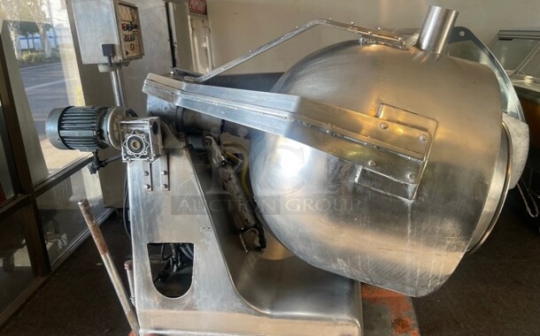 Excellent Condition Commercial 100 Gallon Rotating Tilted Heated Kettle Gas Operated Tested and Working - Image 2 of 6