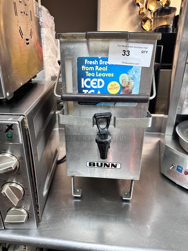 Bunn TD4T 4 gal Square Tall Iced Tea or Coffee Dispenser w/ Handles NSF  - Image 4 of 7