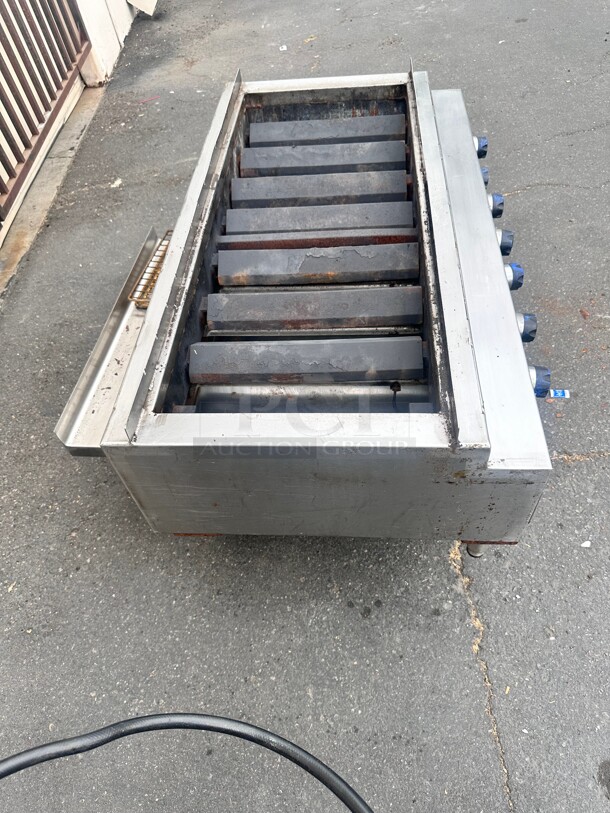 Ideal 8-Burner Natural Gas Kebab Broiler - 240,000 BTU Working - Image 10 of 10