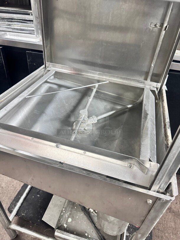 Late Model Jackson CONSERVER XL-E Low Temp Door Type Dishwasher w/ 39 Racks/hr Capacity, 115v Tested and Working - Image 3 of 4