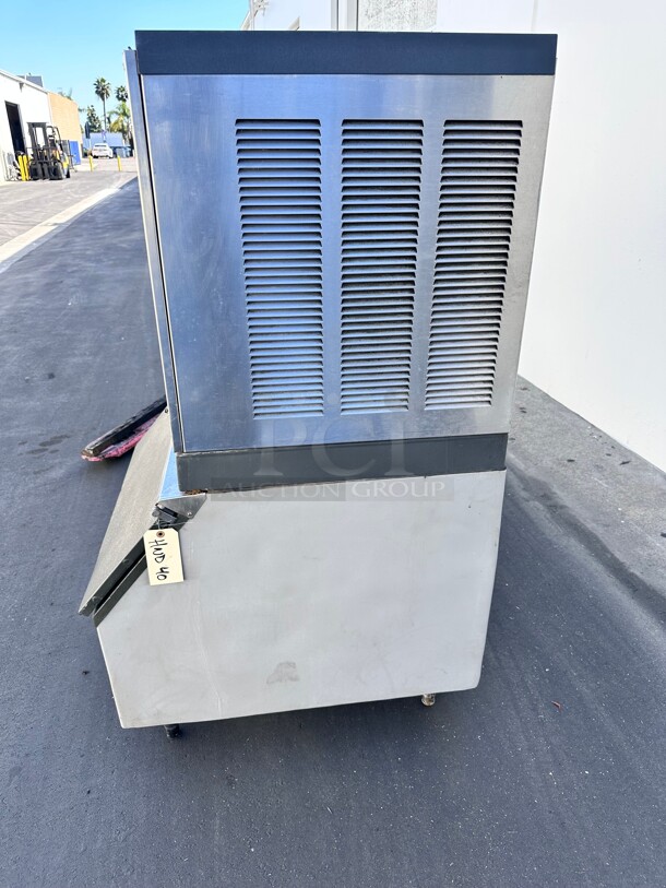 Working Scotsman CME256AS 300 Lb Per Day Commercial Ice Machine With Ice Bin 115 Volt - Image 4 of 7
