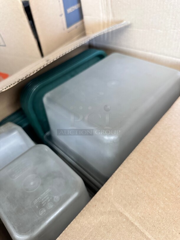 One Lot A Box Contains Clear Plastic Storage Containers With Covers - Image 2 of 5