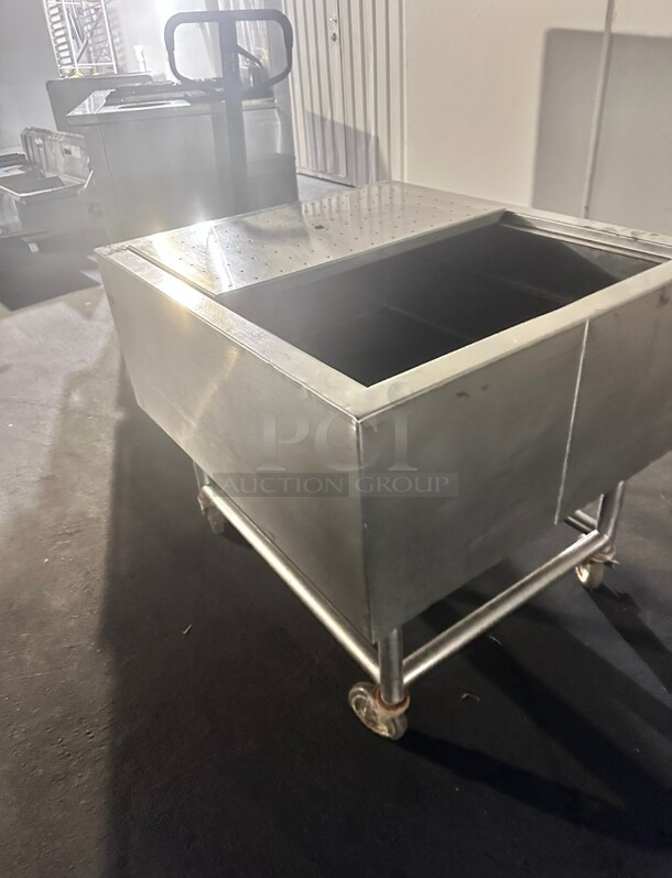 Commercial  36 inch x 31 inch Underbar  Ice Bin w/ 155 lb Capacity - Insulated, Stainless On Wheels - Image 7 of 8