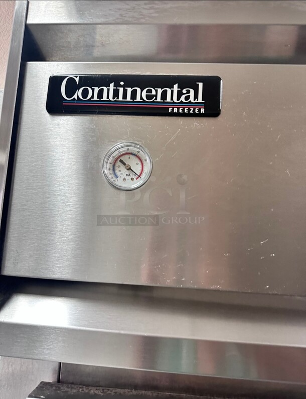 Working Continental  78 inch Three Section Commercial Refrigerator Freezer - Solid Doors, Top Compressor, 220 Volt 1 Phase - Image 4 of 6