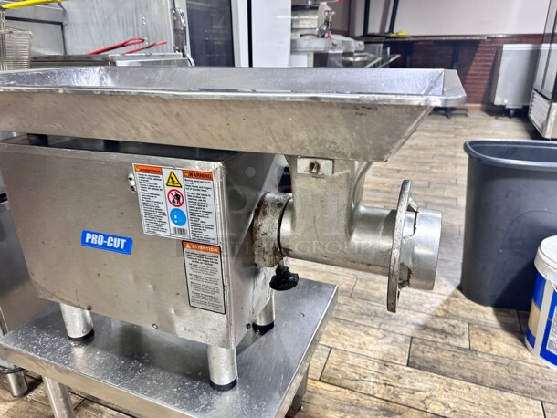 Clean PRO-CUT #22 ELECTRIC MEAT GRINDER STAINLESS 2 HP, MODEL# KG22WXP 220 Volt Wokring - Image 5 of 8