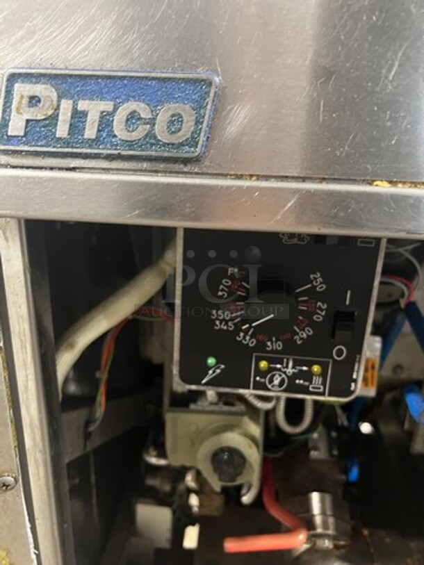 FAB! Pitco Frialator Commercial Natural Gas Powered 4 Bay Deep Fat Fryer! With Middle Fryer Basket Rack! All Stainless Steel! On Casters! Model: SGH50 SN: G13JE049283! Working When Removed!  - Image 7 of 12
