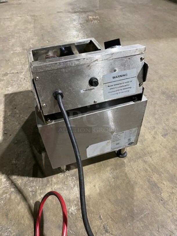 Globe Countertop Electric Powered Deep Fat Fryer! With Backsplash! All Stainless Steel! On Legs! Model: PF10E 120V - Image 3 of 8