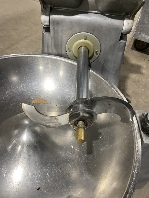 Hobart Heavy Duty Commeercial Countertop Buffalo chopper/Food Processor! Model 8185! 115 Volts, 1 Phase!  - Image 6 of 7