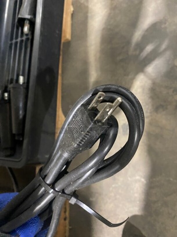 WOW! SCRATCH-N-DENT! LATE MODEL! Hoshizaki Commercial Countertop Refrigerated Ice Maker/Dispenser And Water Dispenser! All Stainless Steel! With Legs! Model: DCM270BAH SN: B17498L 115/120V 60HZ 1 Phase - Image 8 of 8