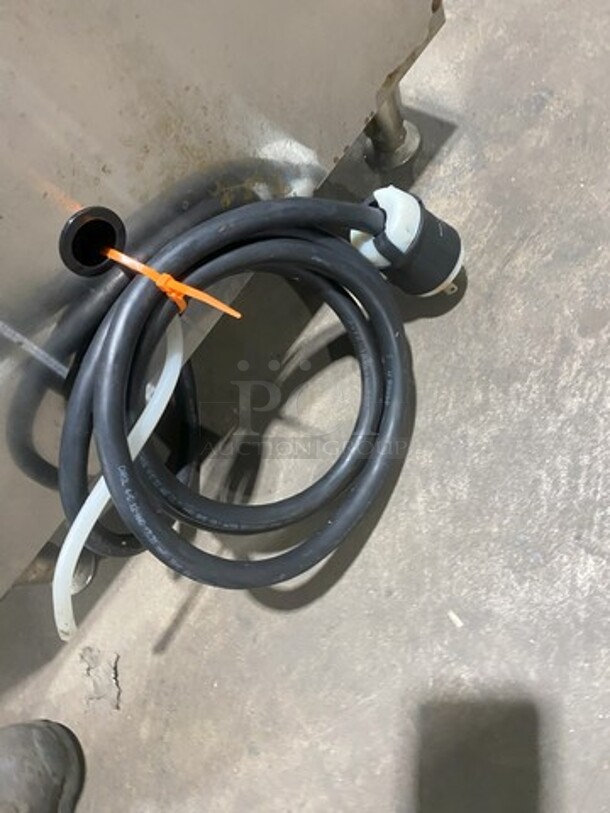 Nice! Fetco Counter Top Dual Coffee Brewer Machine! With Hot Water Line! With Airpots! On Legs! Model E52016 Serial 4801128147544! 120/208V 1/3 Phase!  - Image 10 of 10