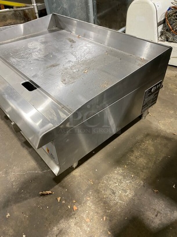 NEW! OUT OF THE BOX! CPG Commercial Countertop Natural Gas Powered Flat Top Griddle! With Back And Side Splashes! All Stainless Steel! On Small Legs! SN: 2108004582 - Image 2 of 8