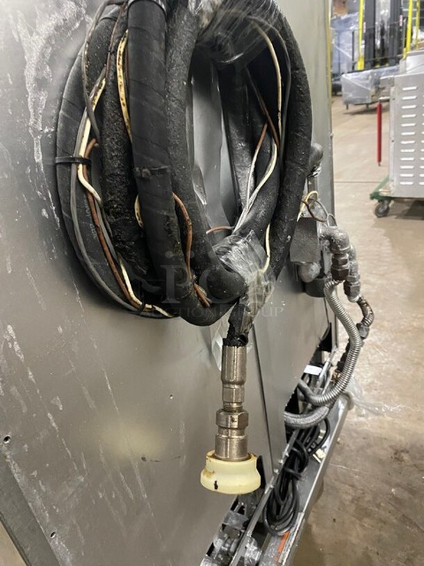 Pitco Frialator Stainless Steel Commercial Natural Gas Powered 2 Bay Deep Fat Fryer w/ 4 Metal Fry Baskets! On Commercial Casters! MODEL SSH55 SN: G15AD080351 115V - Image 11 of 12