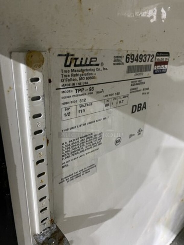 True Refrigerated Pizza Prep Table! Model TPP93 Serial 6949372! 115V 1 Phase!  - Image 8 of 10