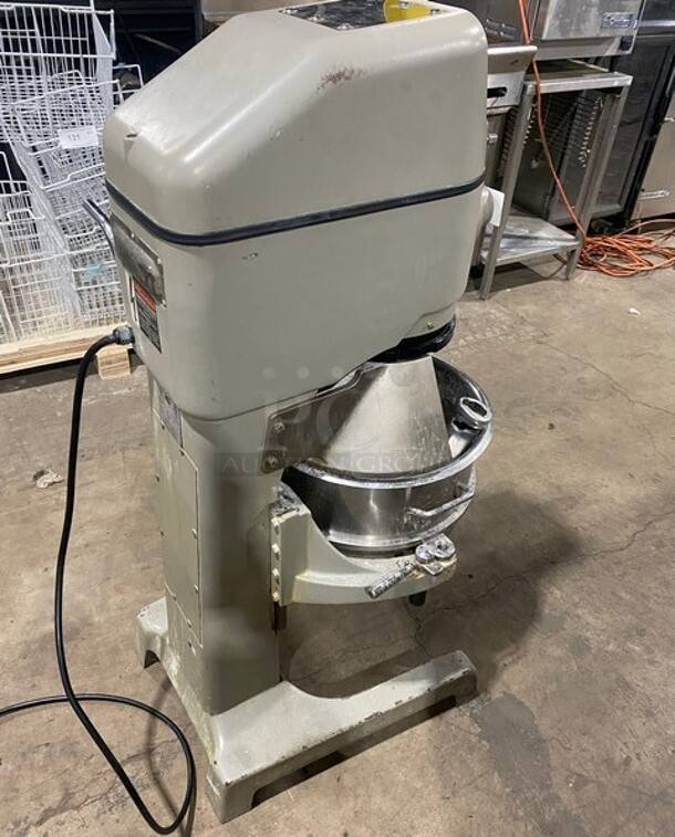 Globe Metal Commercial Floor Style 30 Quart Planetary Dough Mixer w/ Stainless Steel Mixing Bowl, Paddle! MODEL SP30 SN:73 115V  - Image 4 of 12
