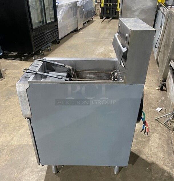 USR Cookline Stainless Steel Commercial Floor Style Deep Fat Fryer w/ 2 Metal Fry Baskets on Legs! - Image 2 of 7