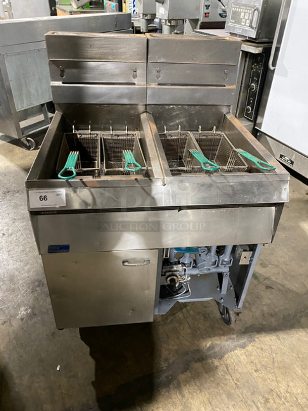 Pitco Frialator Commercial Natural Gas Powered 2 Bay Deep Fat Fryer! With Back Splash! With 4 Metal Frying Baskets! All Stainless Steel! On Casters!