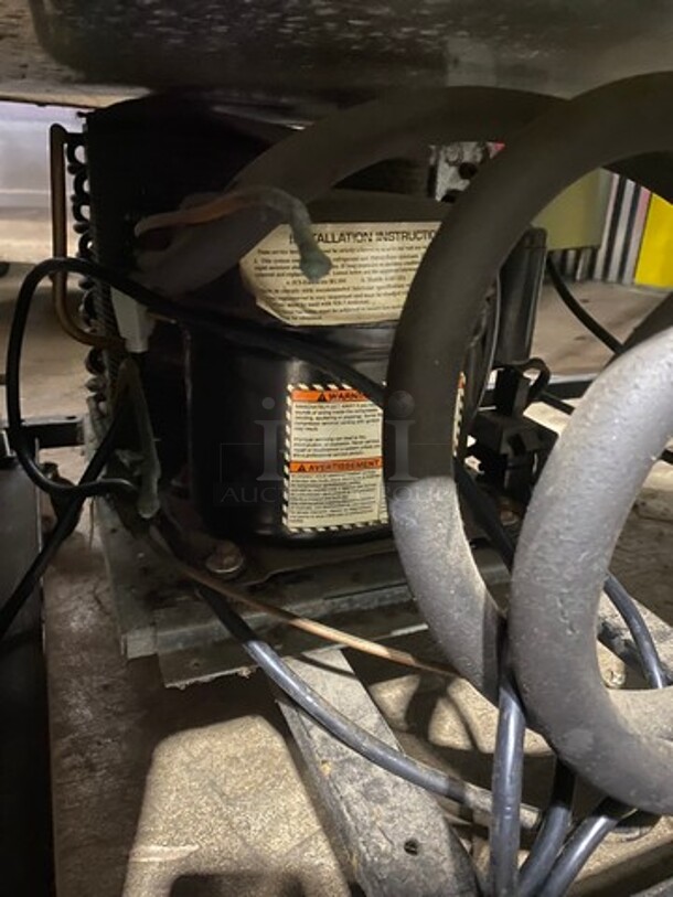 True Commercial 2 Door Reach In Refrigerator Merchandiser! With View Through Sliding Doors! With Poly Coated Racks! Model: GDM37 SN: 5136981 115V 60HZ 1 Phase! Working When Removed! - Image 8 of 10