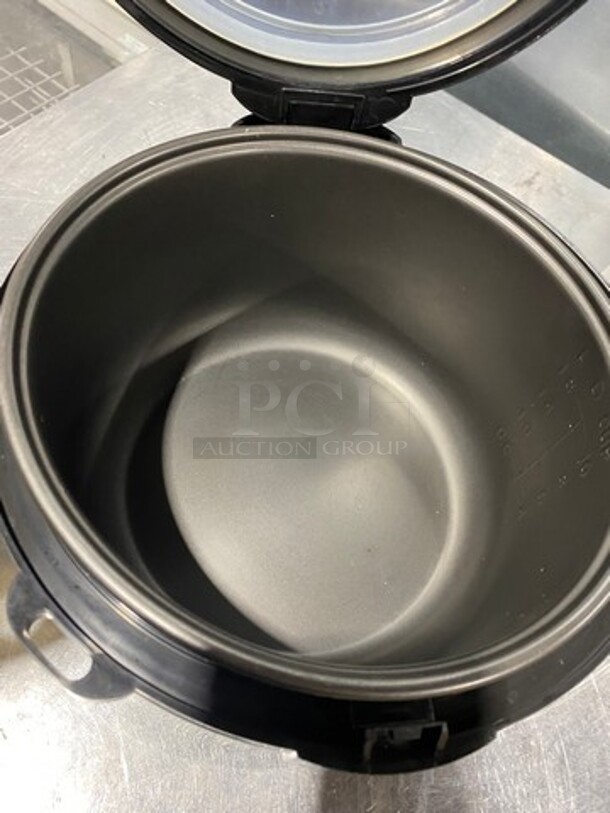 Elite Countertop Rice Cooker/ Warmer! With Hinged Lid! Model: DRC1000B SN: PO238180884 120V - Image 5 of 8