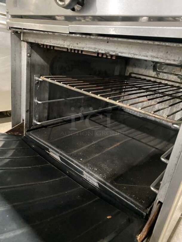 Sunfire Commercial Natural Gas Powered 4 Burner Stove! With Raised Back Splash! With Oven Underneath! All Stainless Steel! On Casters! - Image 7 of 9