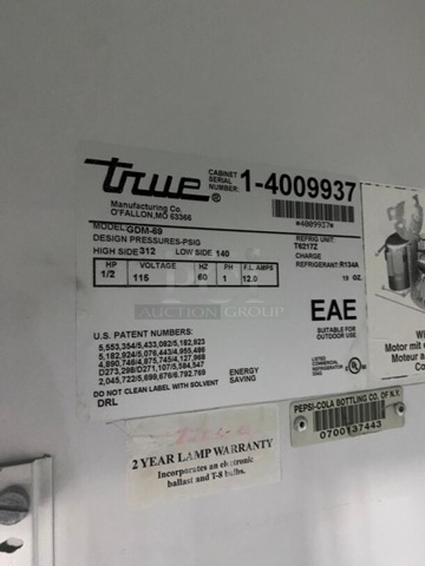 True Commercial 3 Door Reach In Cooler Merchandiser! With View Through Doors! Poly Coated Racks! Model: GDM69 SN: 4009937 115V 60HZ 1 Phase - Image 8 of 9
