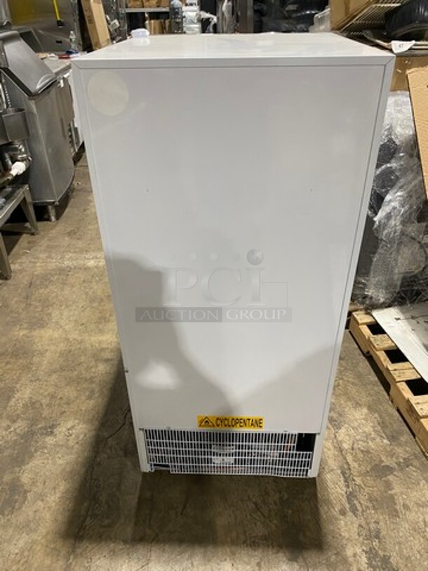 NEW! OUT OF THE BOX! SCRATCH-N-DENT! Whynter Commercial Single Door 10.6 cu. ft. Reach In Cooler Merchandiser! With View Through Door! With Poly Coated Racks!  Model: CBM1060XLW 115V - Image 3 of 9