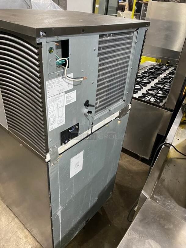 Manitowoc Commercial Ice Making Machine! On Commercial Ice Bin! All Stainless Steel! Model IY0454A161X Serial 1120159369! 115V 1Phase! On Legs! - Image 4 of 9