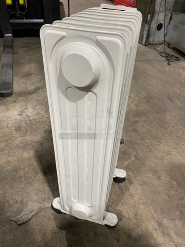 Comfort Zone Oil Filled Radiator Heater! Model: CZ7007 120V - Image 4 of 8