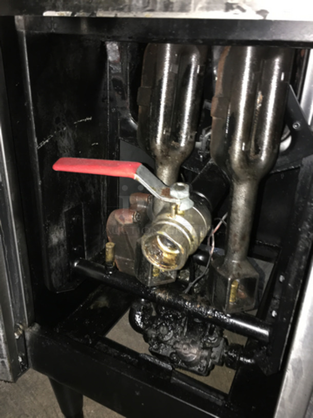 NICE! Cecilware Commercial Natural Gas Powered Deep Fat Fryer! With Backsplash! All Stainless Steel! On Legs! Model: FMS403HP - Image 6 of 8