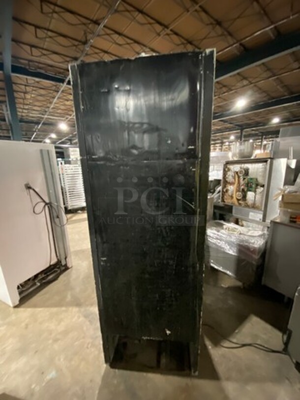 True Commercial Single Door Reach In Cooler Merchandiser! With View Through Door! Poly Racks! Model: GDM23 SN: 345804 115V 60HZ 1 Phase - Image 4 of 7