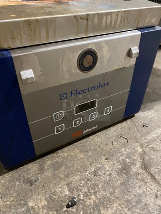 LATE MODEL! 2017 Electrolux Commercial Countertop Electric Powered Panini Flat Press! With Digital Controls! Stainless Steel Body! On Small Legs! Model: HSPPA1 SN: 70410034 208V 60HZ 1 Phase! Working When Removed!  - Image 7 of 9