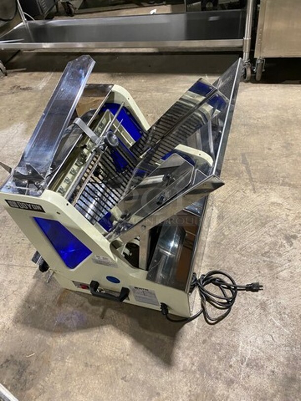 SWEET! Doyon Commercial Countertop Bread Loaf Slicer! WORKING WHEN REMOVED! Model: SM302 SN: DYN1201065 120V 60HZ 1 Phase - Image 4 of 8