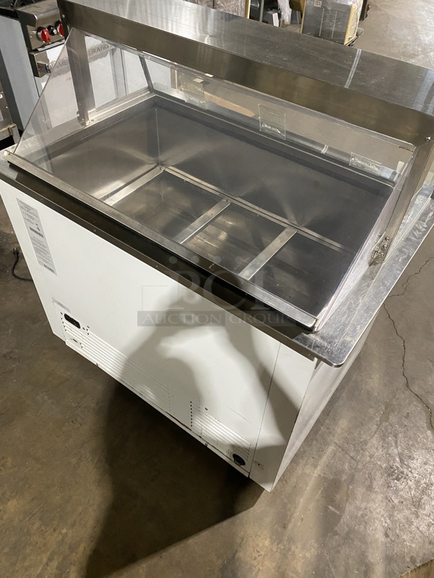 Nelson Commercial Ice Cream Dipping Cabinet Display Freezer With Sneeze Guard! On Casters! Eletric Powered! MODEL:BD6DIPRB 115V! Working When Removed! - Image 10 of 10